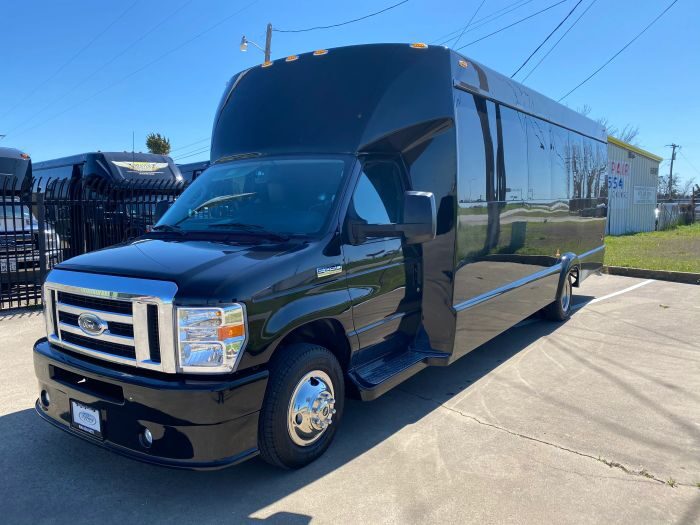 Black party bus – Golden limo service